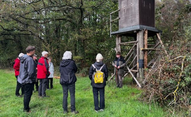 Interessante Wanderung mit Jäger in der Ville Interessante Wanderung mit Jäger in der Ville